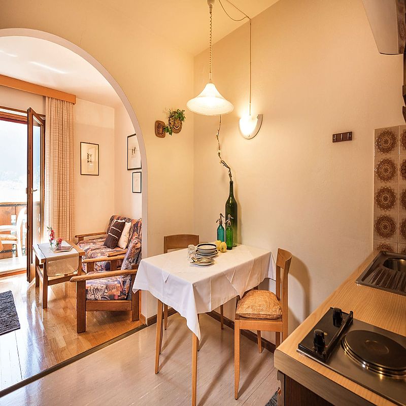 Kochecke und Sitzgelegenheit